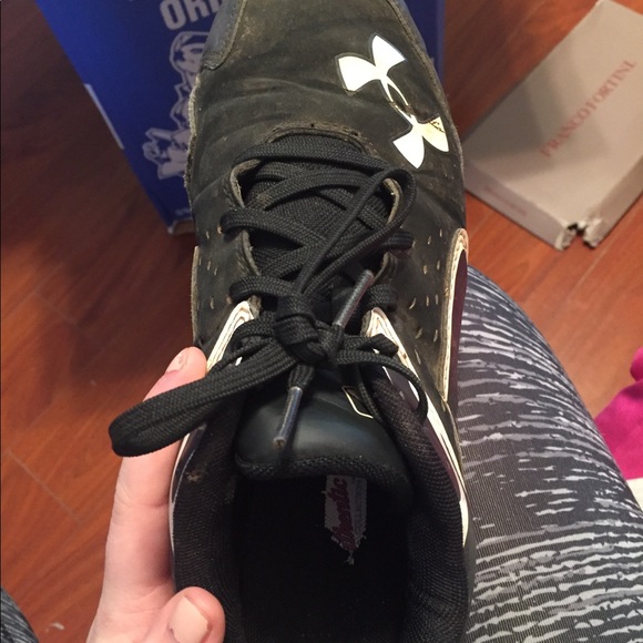 Softball cleats - Picture 2 of 4